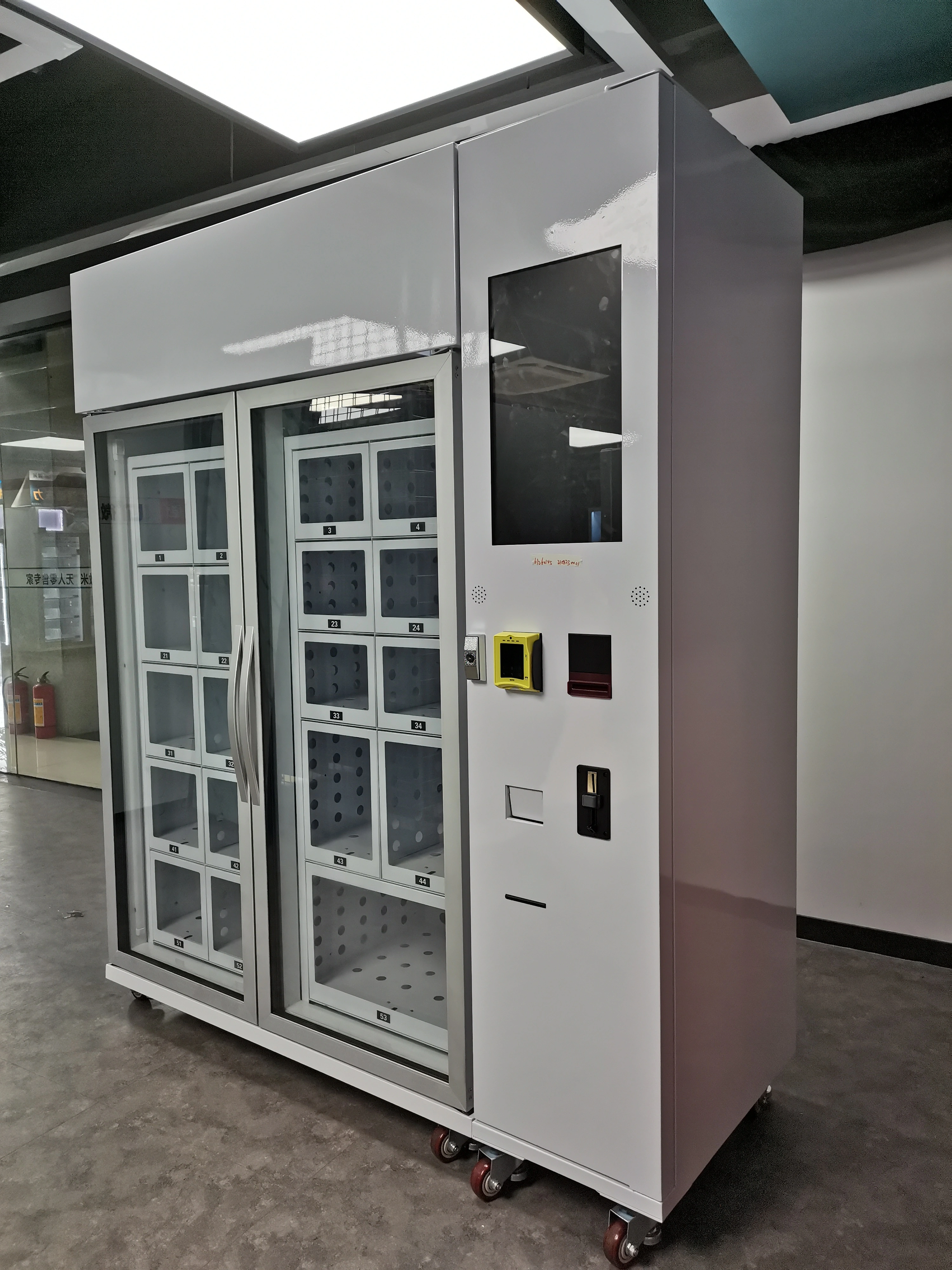 Accept custom cupcake vending machine for sale birthday cake locker vending with cooling system