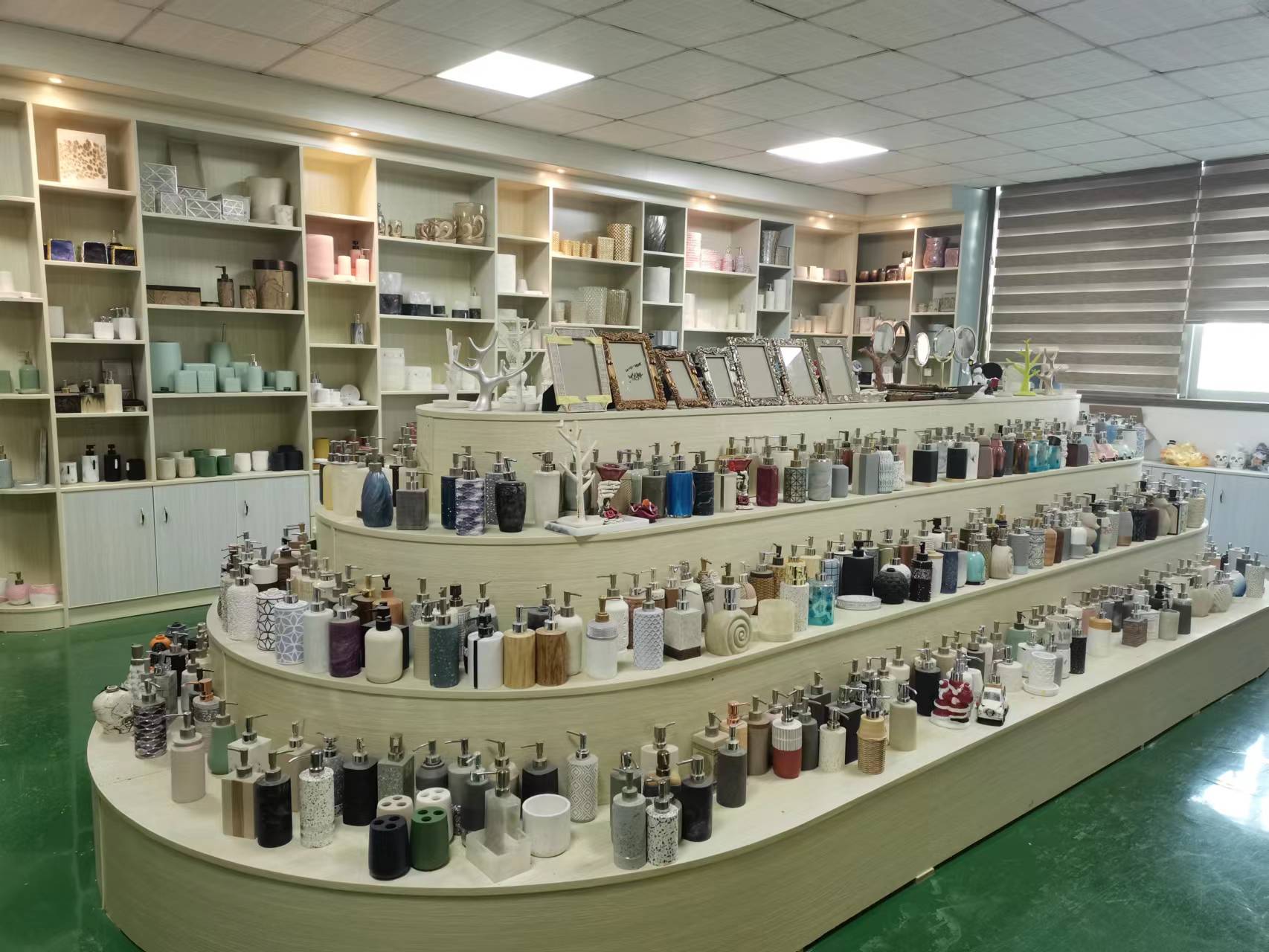 Nonslip Resin Tray manufacturer
